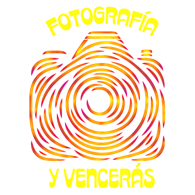 Logo de cámara con el texto "Fotografía y vencerás" en colores amarillos y rosas.